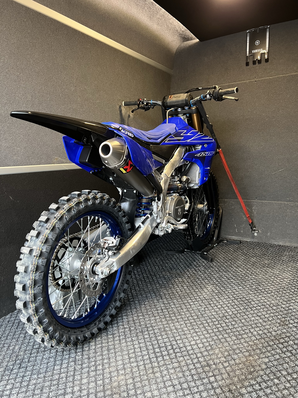 Hyper bike stand 16-21" adjustable