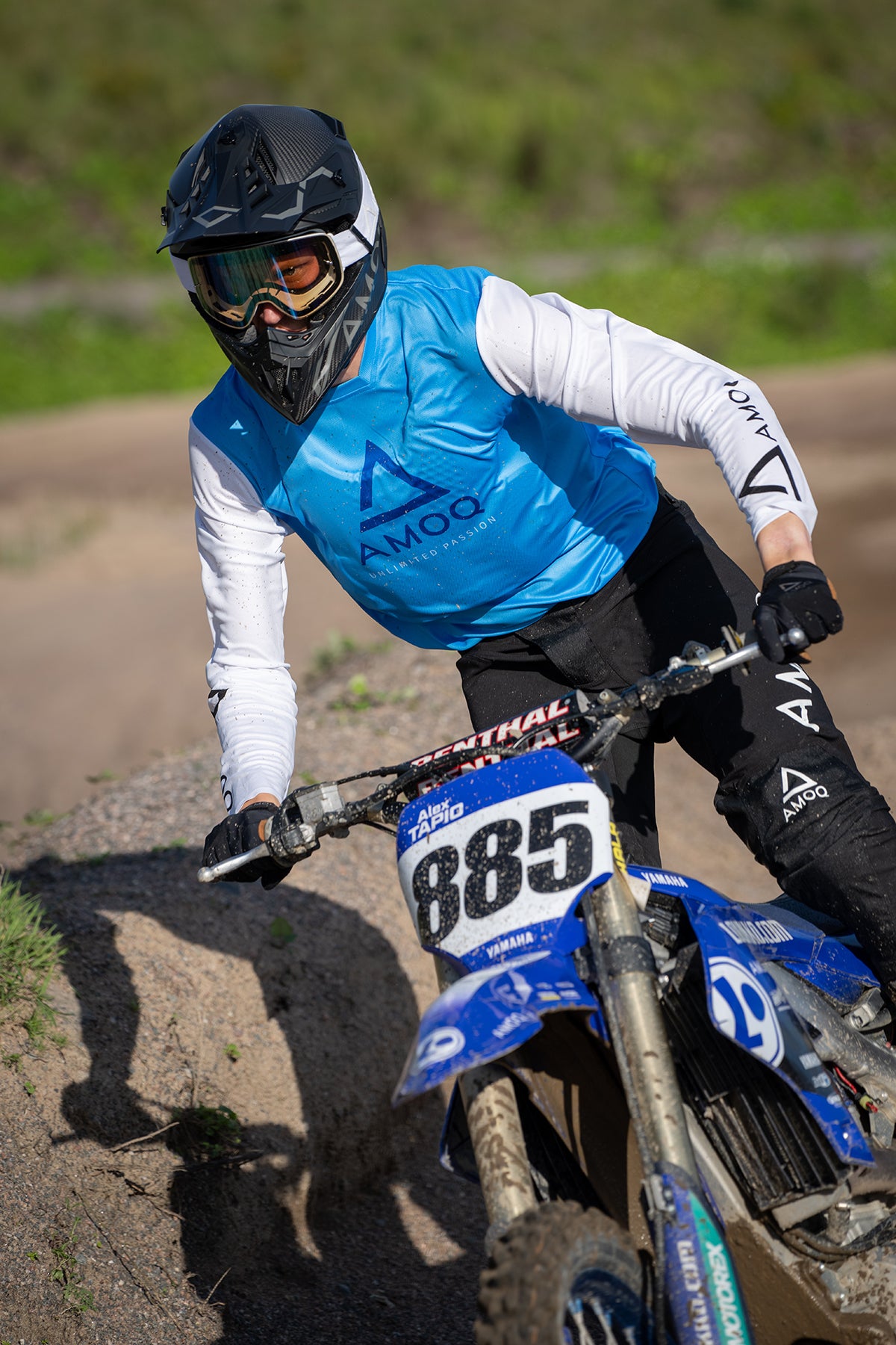 AMOQ Momentum Gloves Black